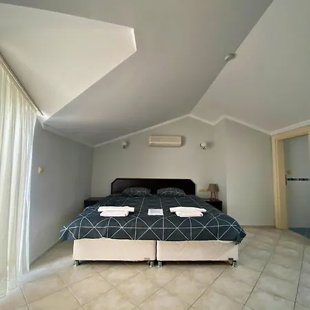 Sunset Club Sea House Beachfront & Sea View *