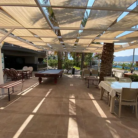 Sunset Club Sea House Beachfront & Sea View Apartment
