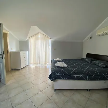 Sunset Club Sea House Beachfront & Sea View *
